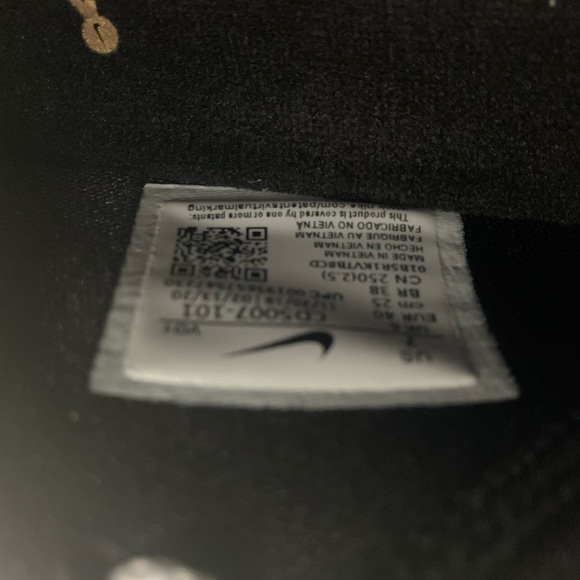 Dead Stock Lebron 17 Black White & Gold Metallic- 7 - Picture 8 of 8